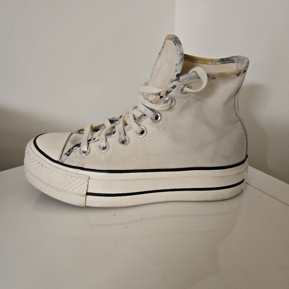 White Classic High-Top Canvas Sneakers With Floral Detail - Picture 4 of 8